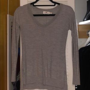 Vineyard Vines Grey V neck sweater